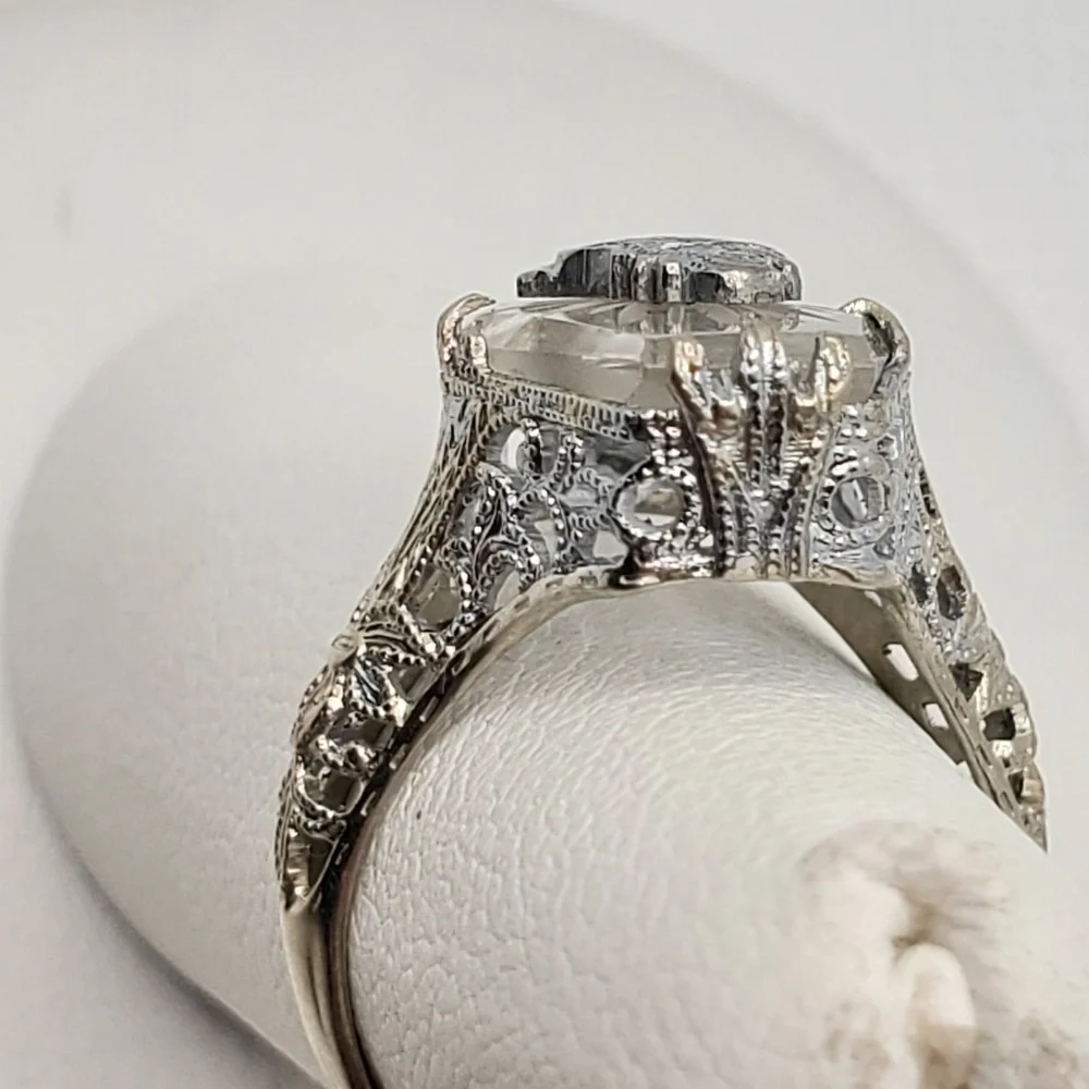 STUNNING VINTAGE 14k Art deco shield camphor ring